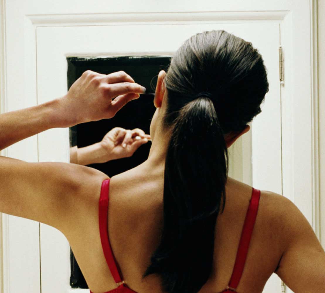 Do you have smelly pierced ear holes Smelly ear holes stink from ear hole how to clean